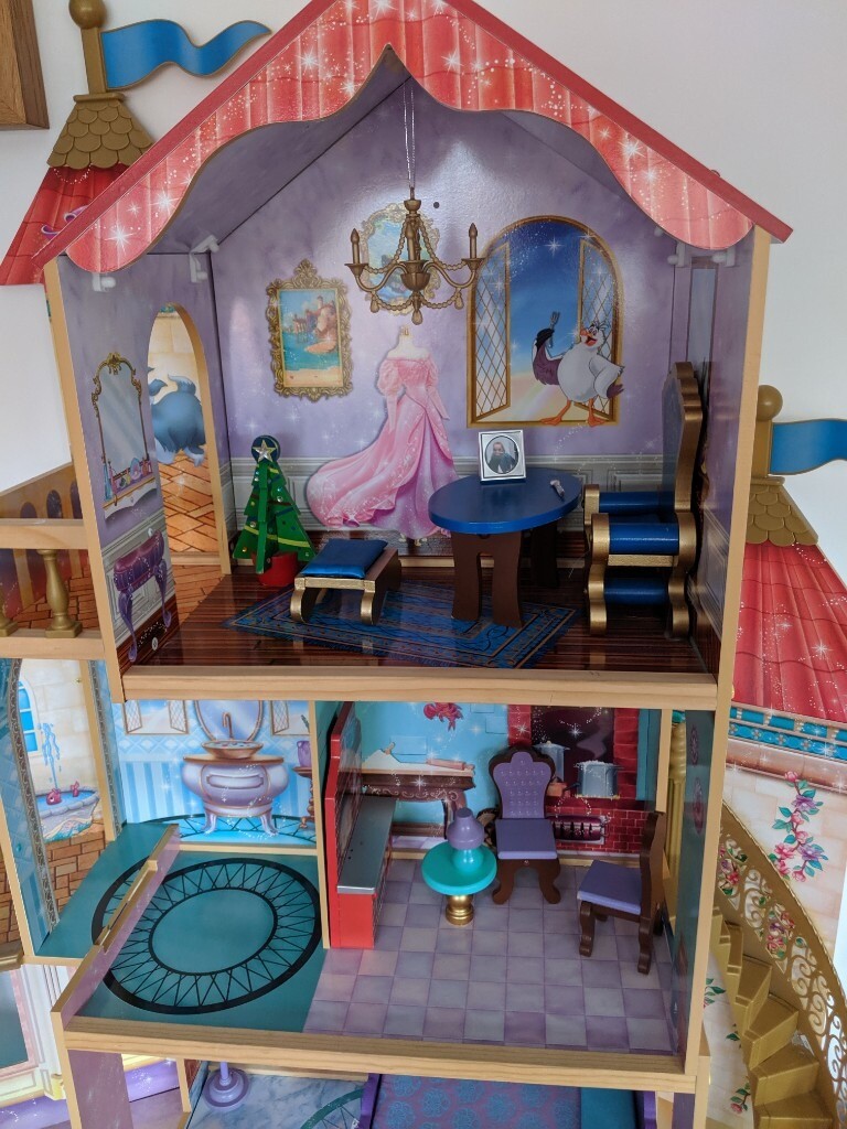disney dolls house